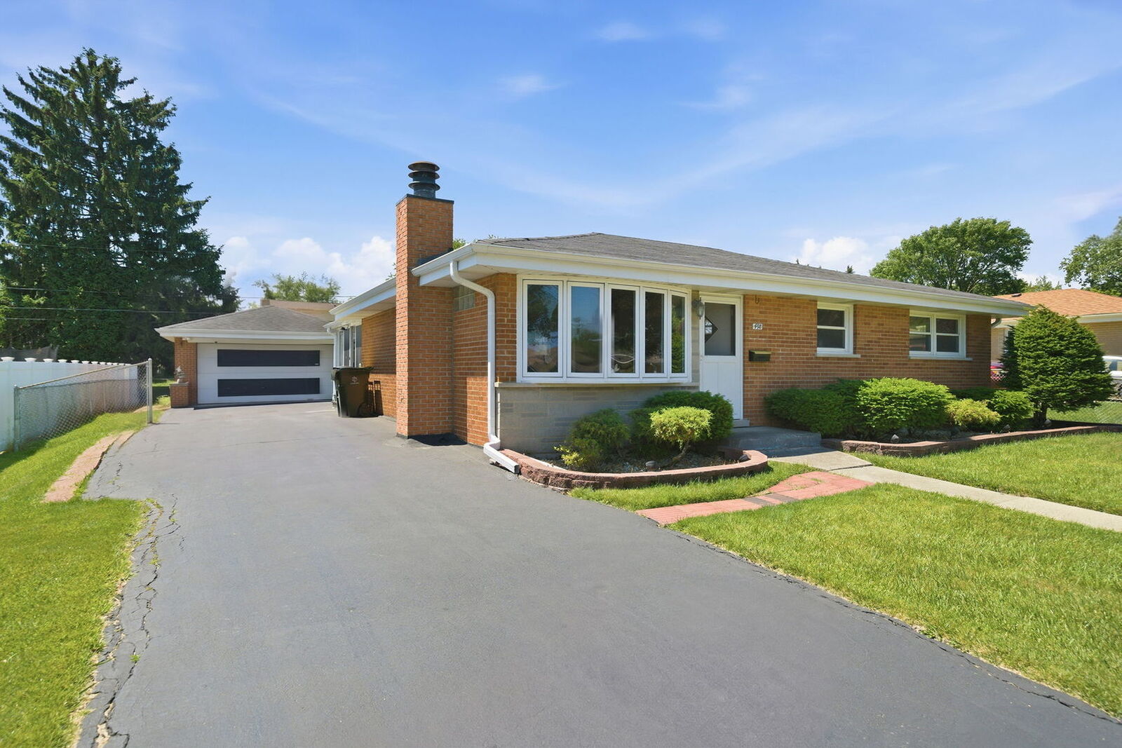 Property Photo: 498 Gilbert Drive IL 60191
