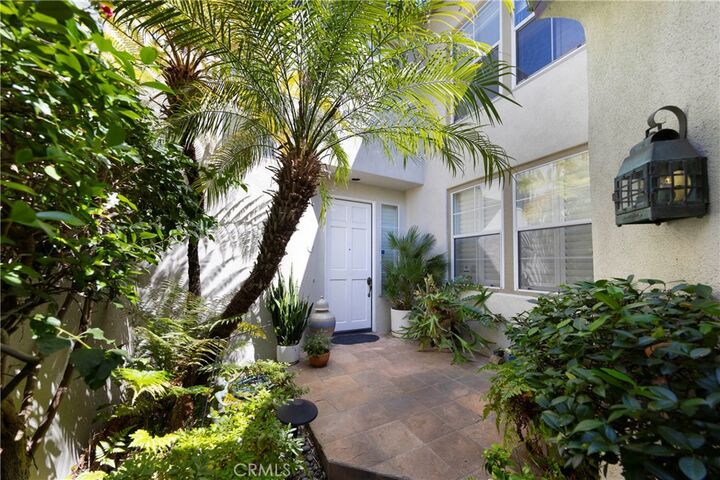 Property Photo: 8 Longbourn Aisle CA 92603