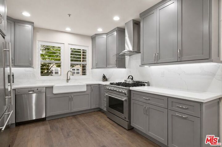 Property Photo:  1050 N Edinburgh Avenue 103  CA 90046 