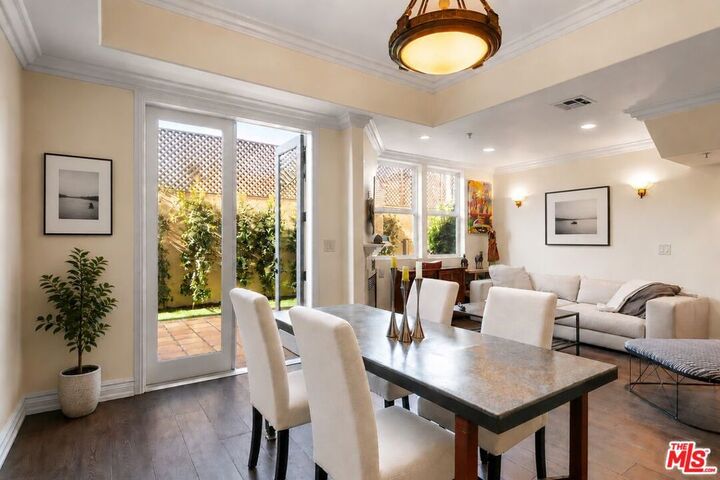 Property Photo:  1050 N Edinburgh Avenue 103  CA 90046 