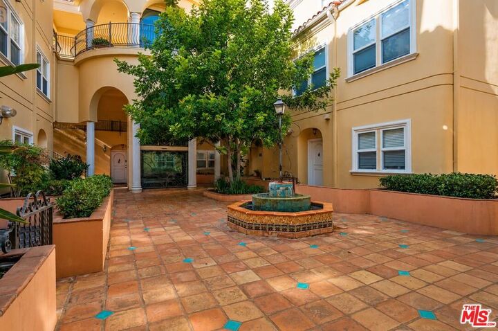 Property Photo: 1050 N Edinburgh Avenue 103 CA 90046