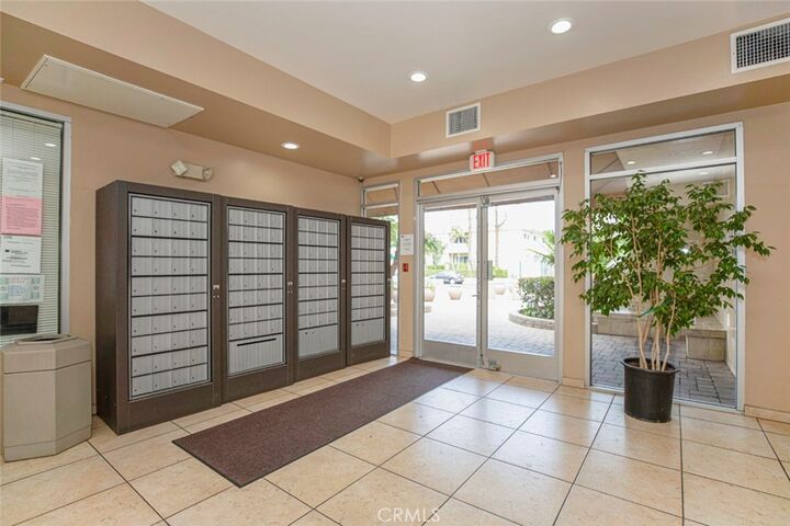 Property Photo:  5325 Newcastle Ave. 322  CA 91316 