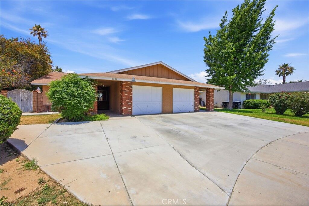 Property Photo: 8231 Carnation Court CA 92503
