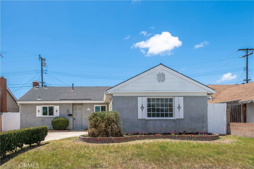 Property Photo:  17081 Kampen Lane  CA 92647 