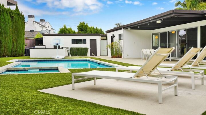 Property Photo:  2000 Nautilus Lane  CA 92660 