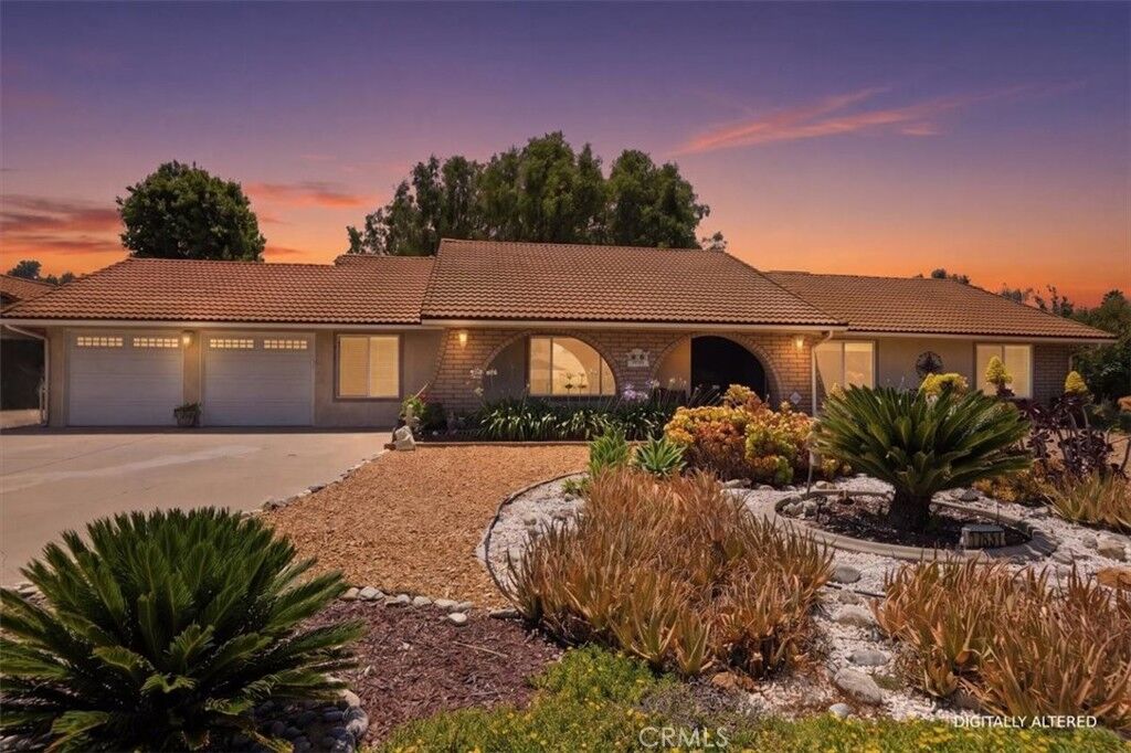 Property Photo:  17531 Calle Del Corral  CA 92504 
