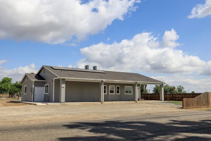Property Photo: 720 N 2nd Street CA 95363