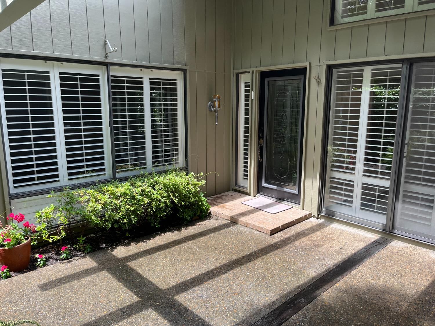 Property Photo: 301 Dunbarton Way CA 95825