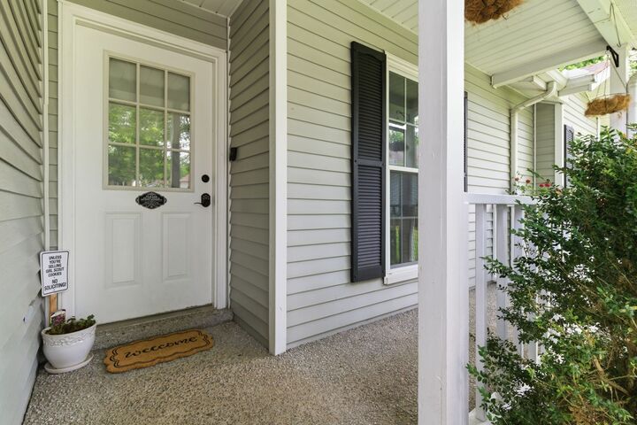 Property Photo: 4305 Falling Leaf Ln TN 37207