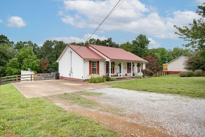 Property Photo:  2233 Fall River Rd  TN 38468 