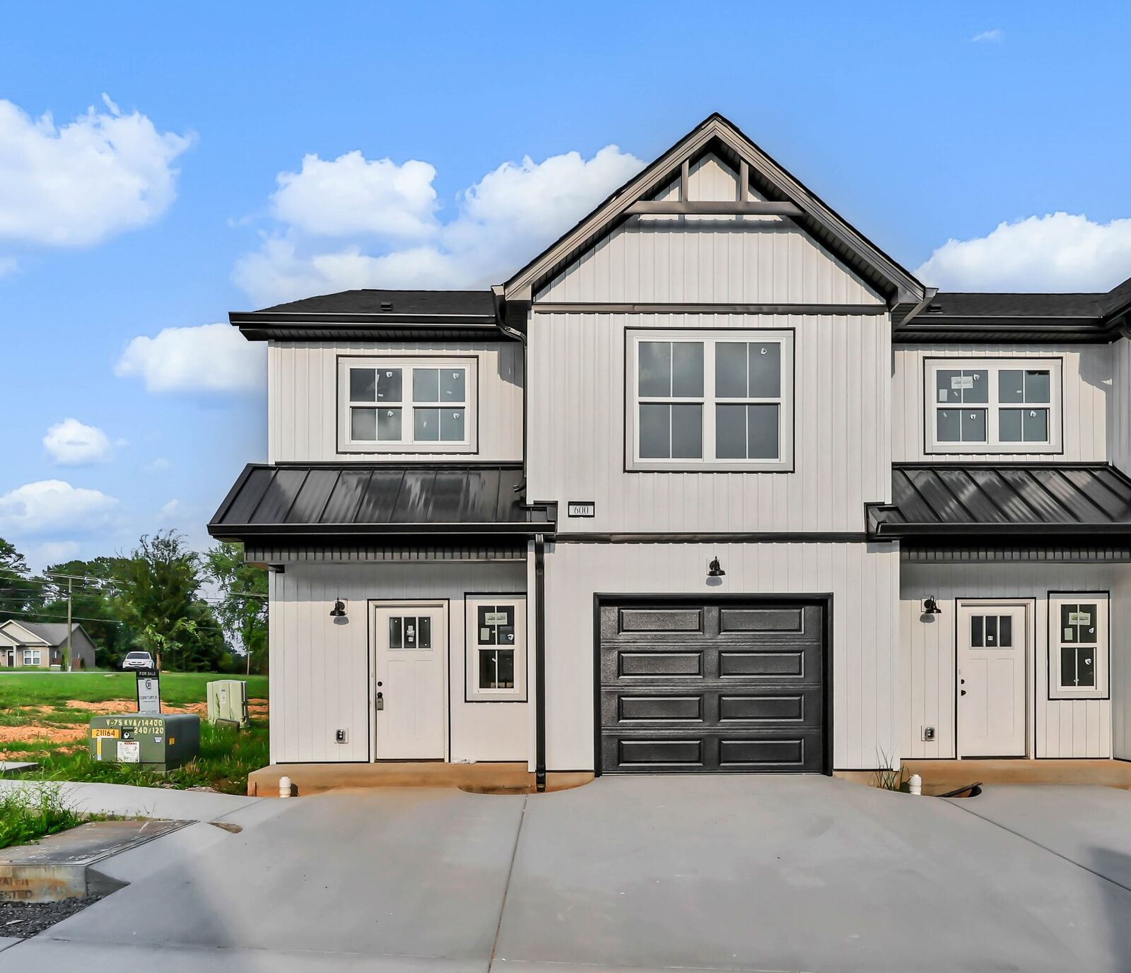 Property Photo: 166 Sango Dr Bldg 6 48 TN 37043