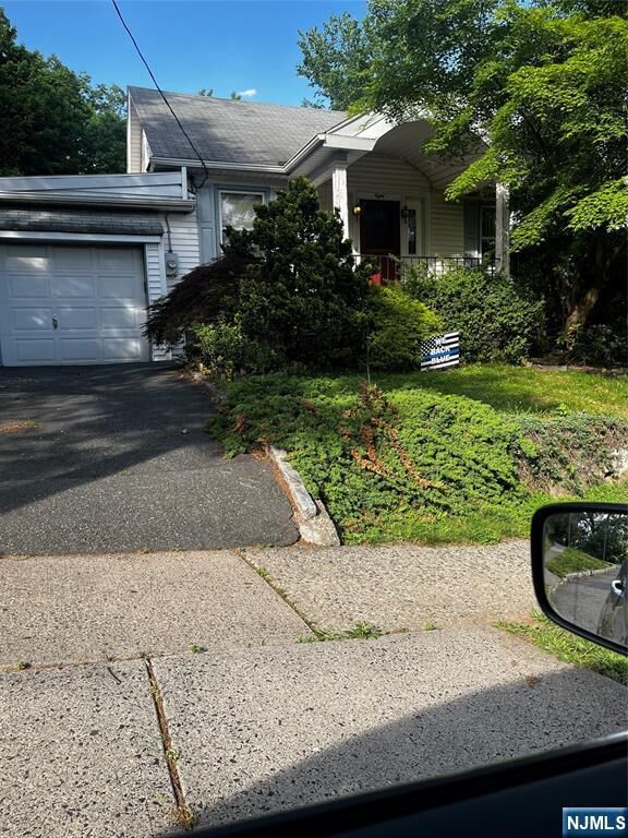 Property Photo:  8 Beach Road  NJ 07044 