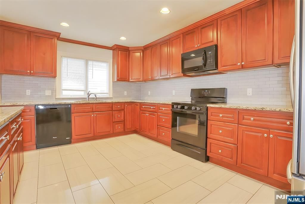 Property Photo:  20 Franklin Avenue  NJ 07057 