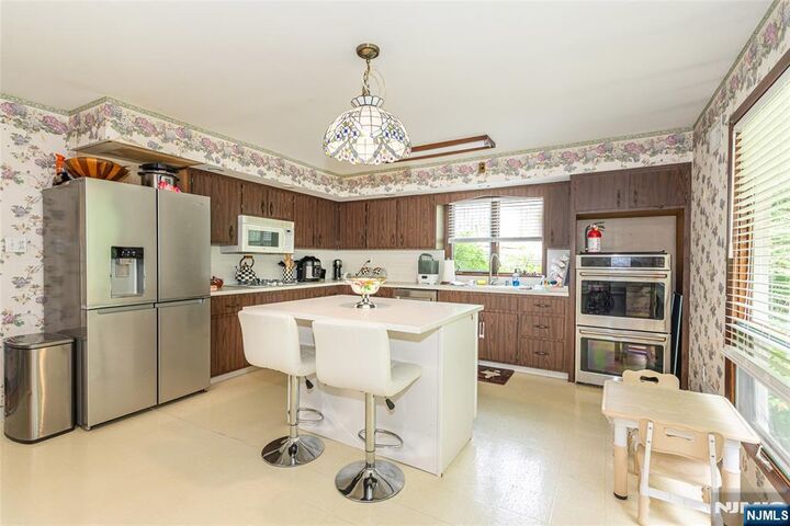 Property Photo:  319 Winifred Drive  NJ 07512 