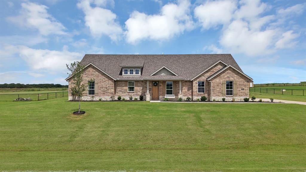Property Photo:  189 Lonicera Lane  TX 76073 
