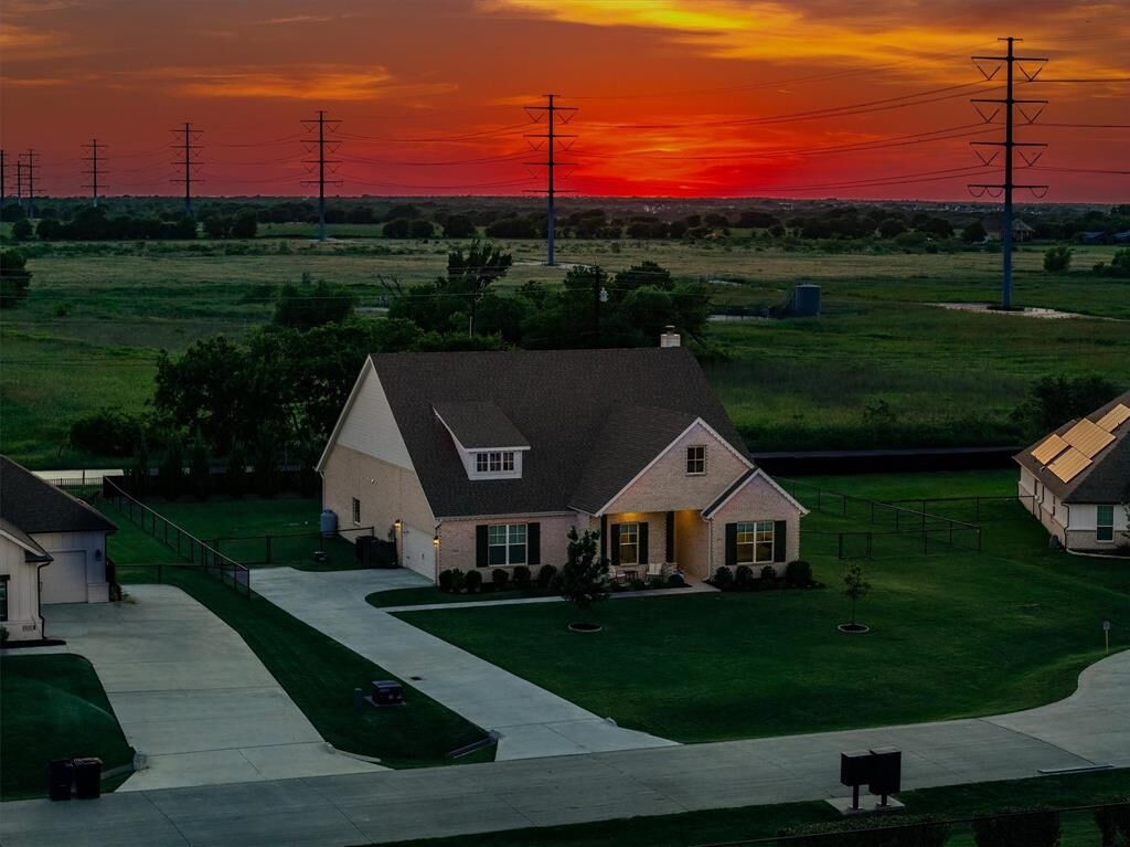 Property Photo:  1509 Horseshoe Court  TX 76247 