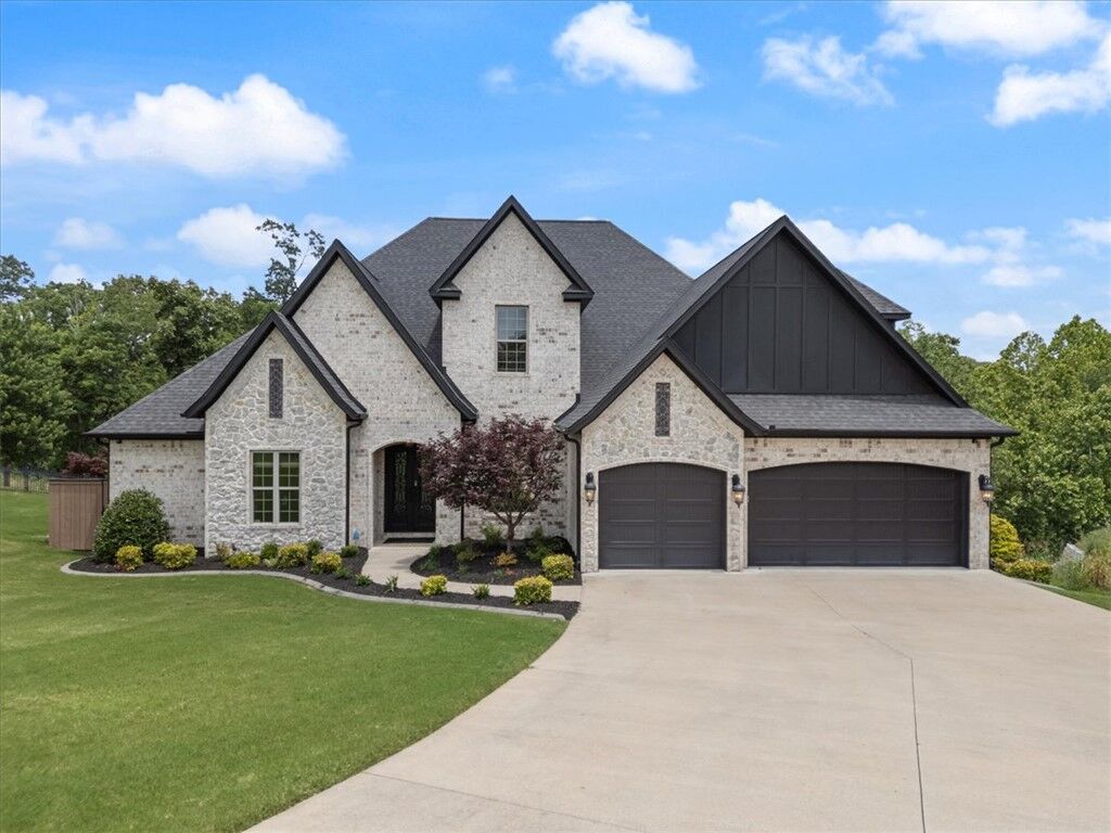 Property Photo: 702 Saddle Ridge Road AR 72712