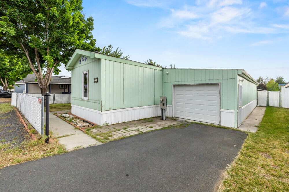 Property Photo:  4751 Bellm Drive Spc 203  OR 97603 
