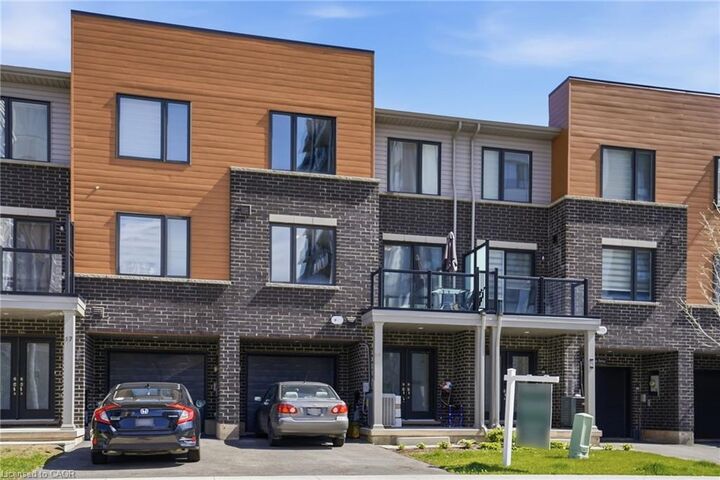 Property Photo: 19 Roxanne Drive 119 ON L8H 0B6