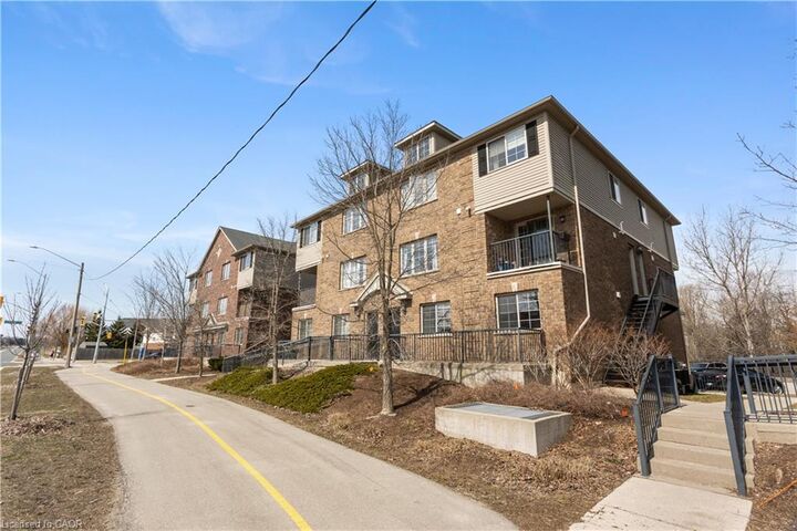 Property Photo:  950 Highland Road W 20  ON N2N 0A5 