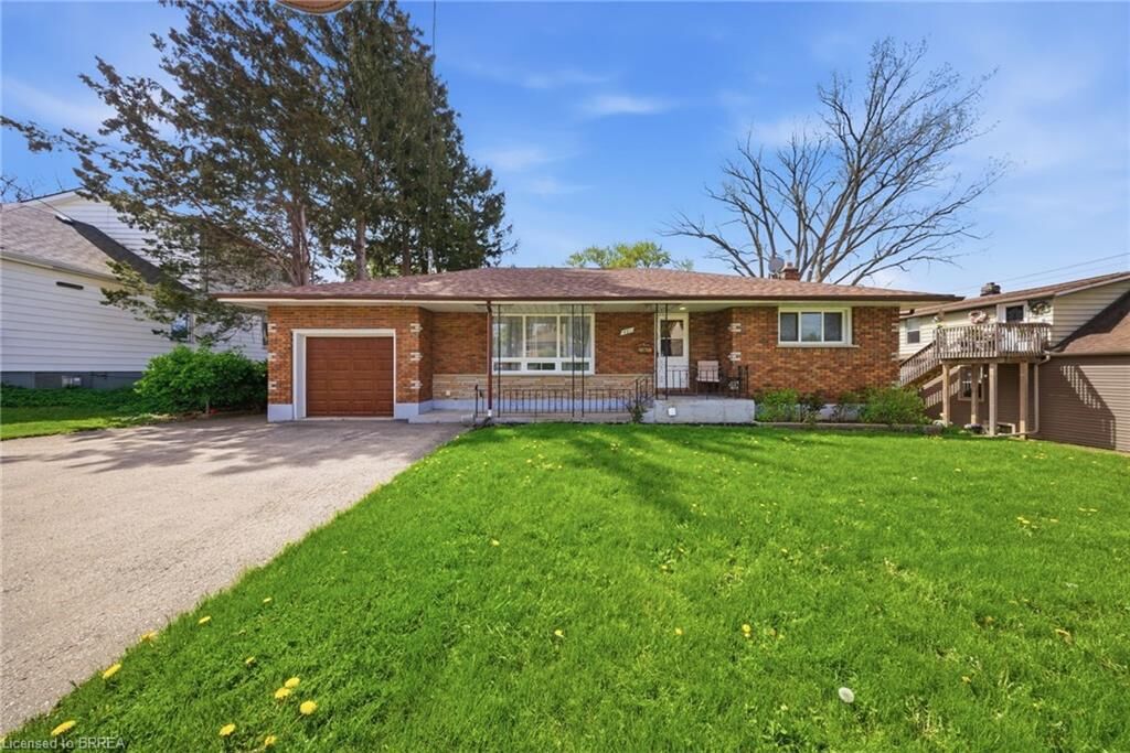 Property Photo:  401 Nelson Street  ON N3S 4E9 