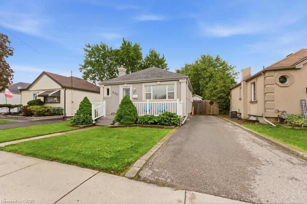 Property Photo:  137 Cochrane Road  ON L8K 3G3 
