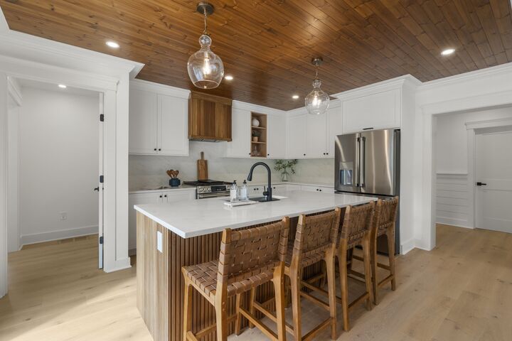 Property Photo:  10 Laurel Ln  MA 02644 