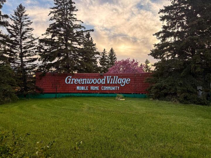 Property Photo:  3223 83 Street 1  AB T3B 5M7 