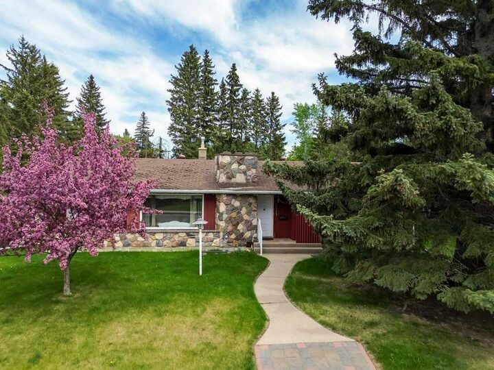 Property Photo: 3515 43A Avenue AB T4N 3E9
