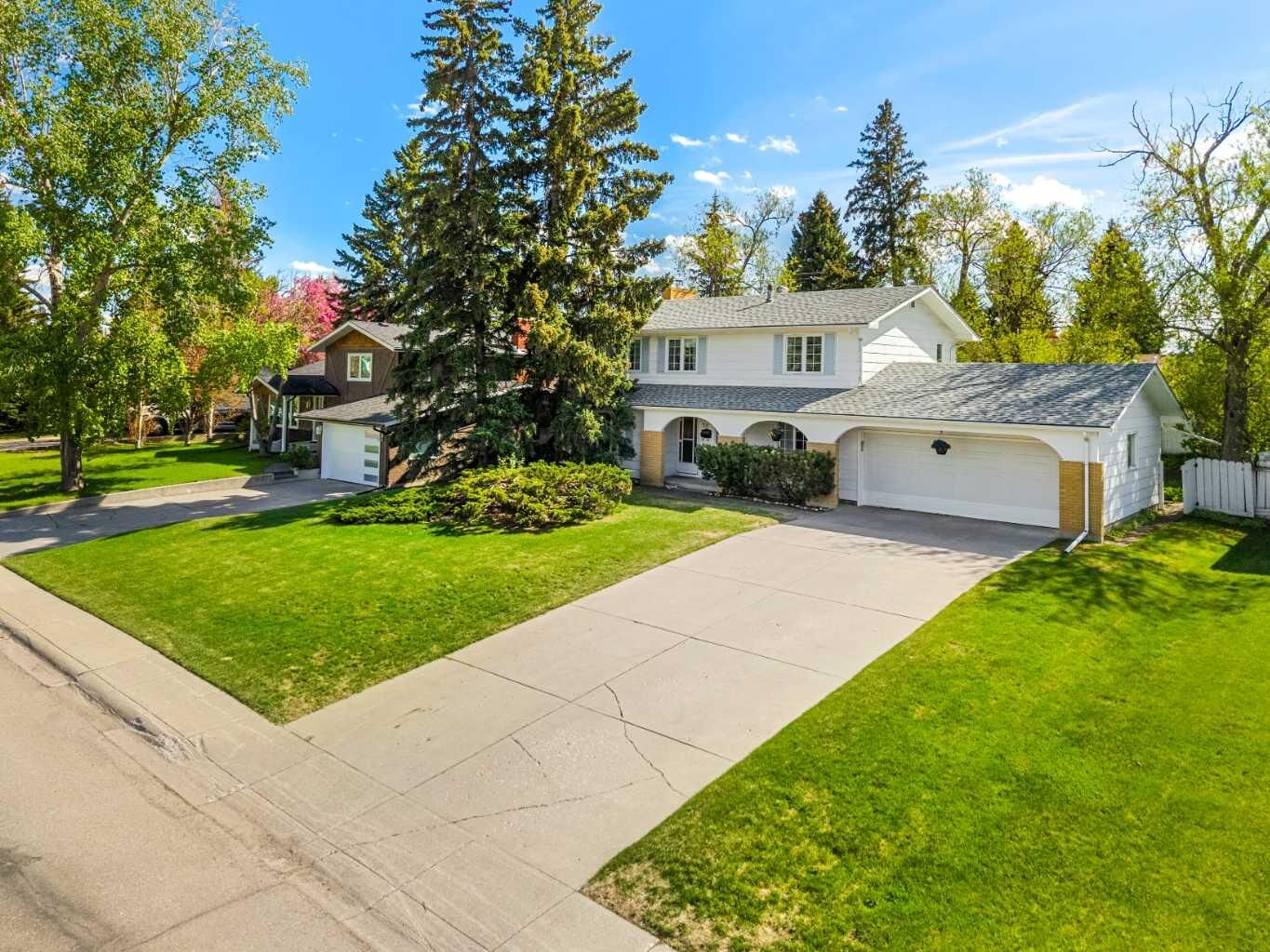 Property Photo: 511 Willingdon Boulevard SE AB T2J 2A8