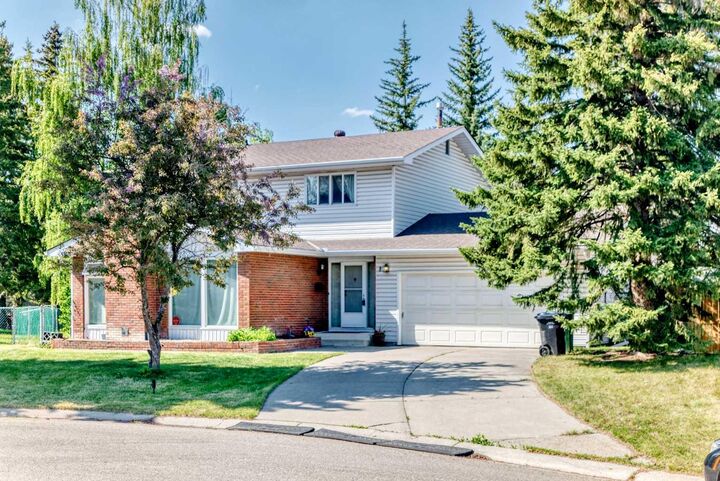 Property Photo:  8 Varsdale Place NW  AB T3A 0G7 