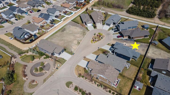 Property Photo: 13 Tyrrell Place AB T4P 0T8