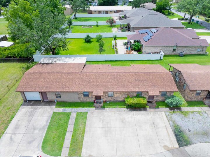 Property Photo:  816 Lark St, Fo Lark Ave 5,6,7,8  FL 32547 