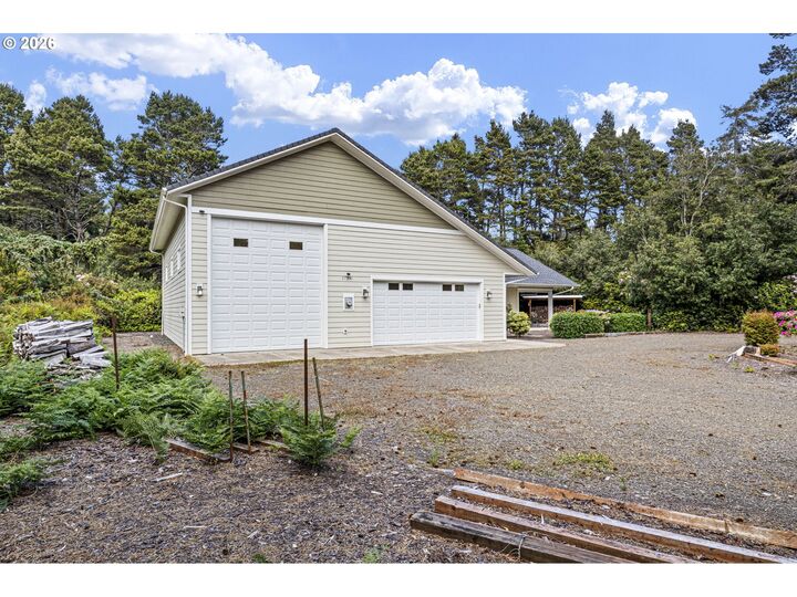 Property Photo:  87991 Woodlands Dr  OR 97439 
