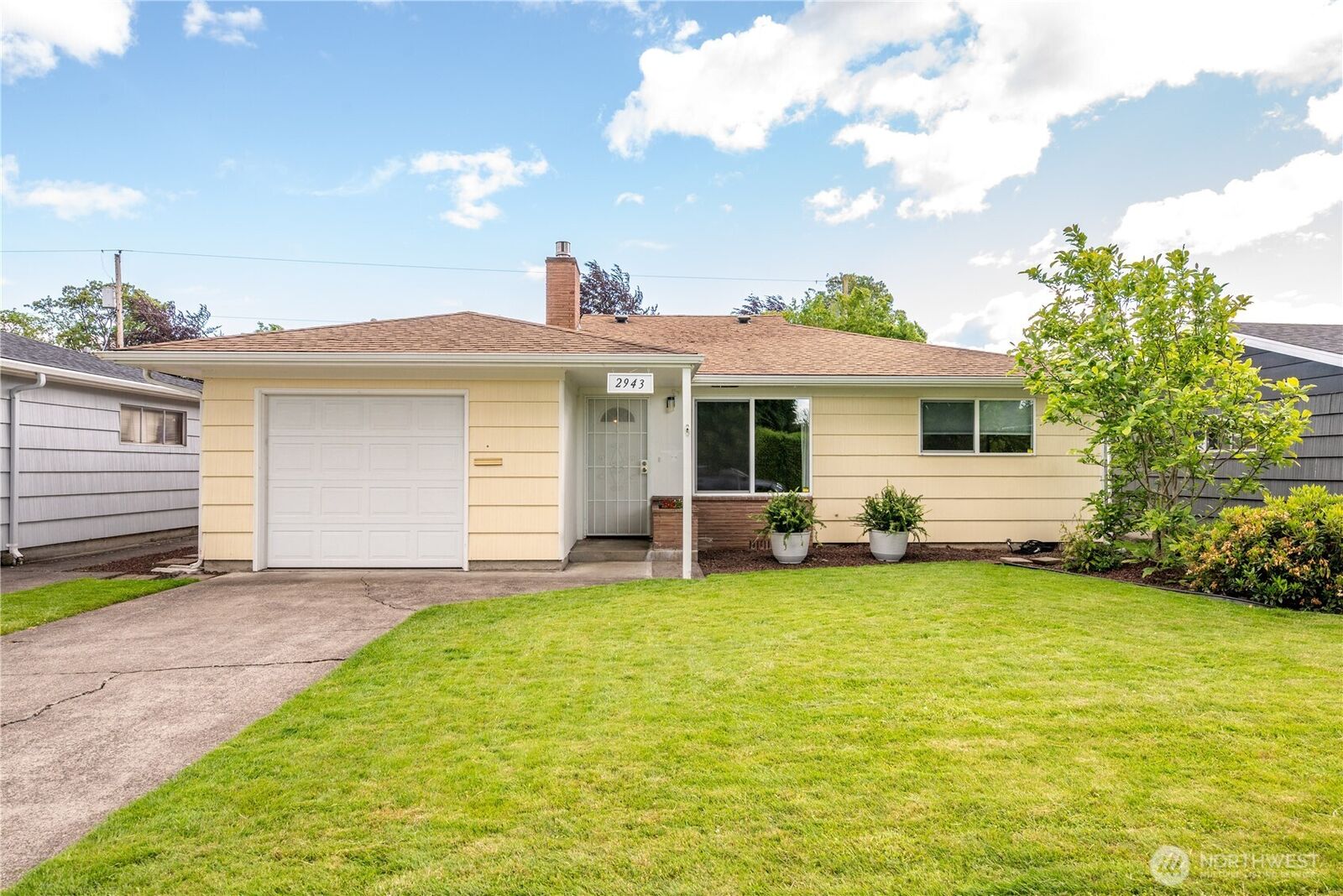 Property Photo:  2943  Magnolia Street  WA 98632 