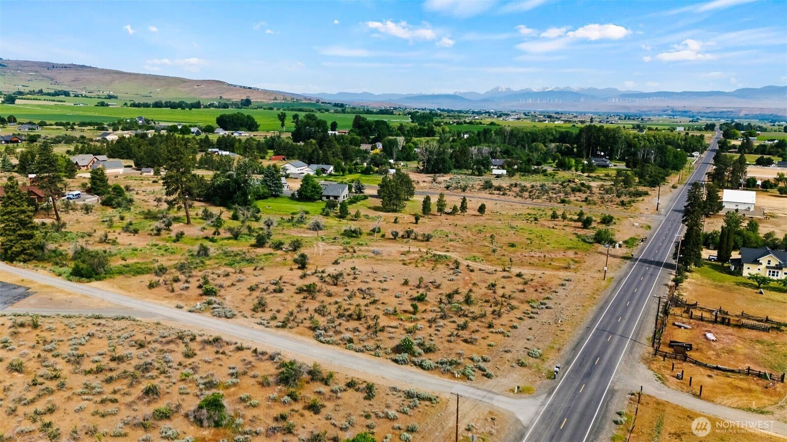Property Photo:  5881  Cove Road  WA 98926 