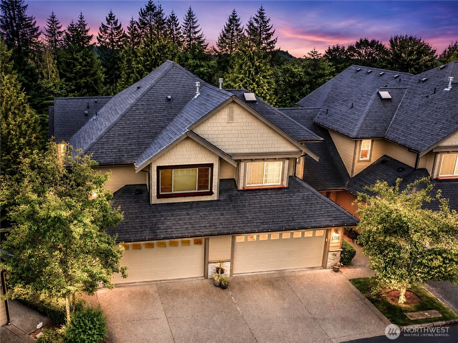 Property Photo: 13824 N Creek Drive 1702 WA 98012