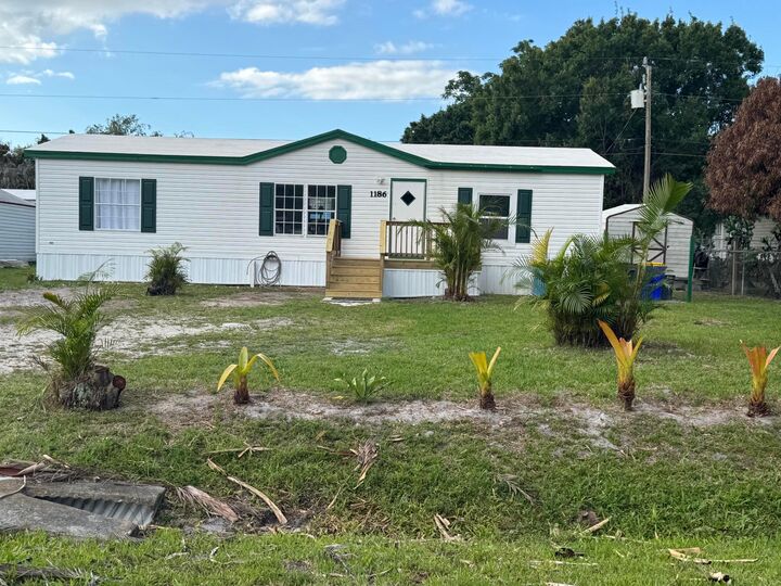 Property Photo:  1186 SW Tropical Terrace  FL 34997 