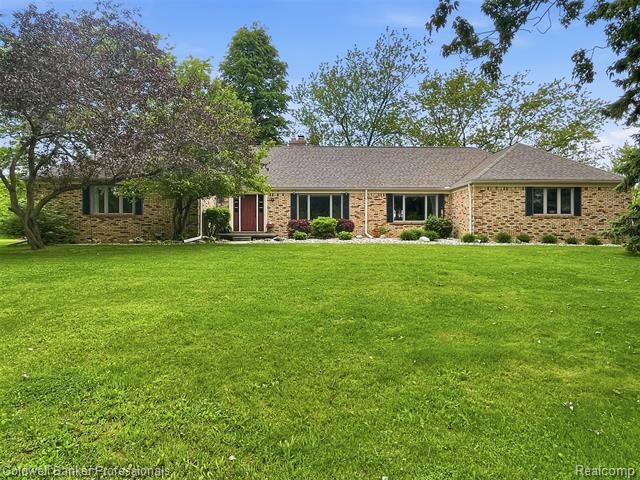 Property Photo:  4380 Warwick Circle Drive  MI 48439 