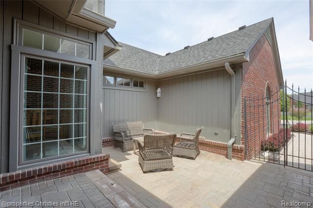 Property Photo:  2200 Barberry Drive  MI 48316 