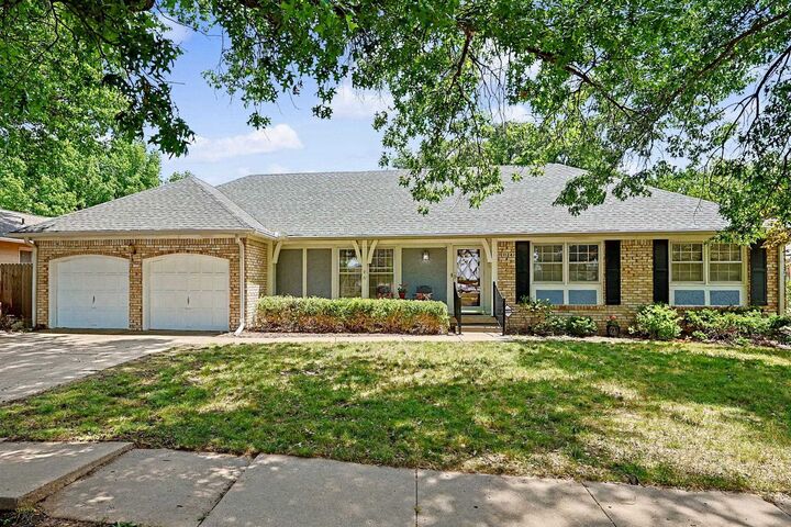 Property Photo:  1124 S Barlow St  KS 67207 