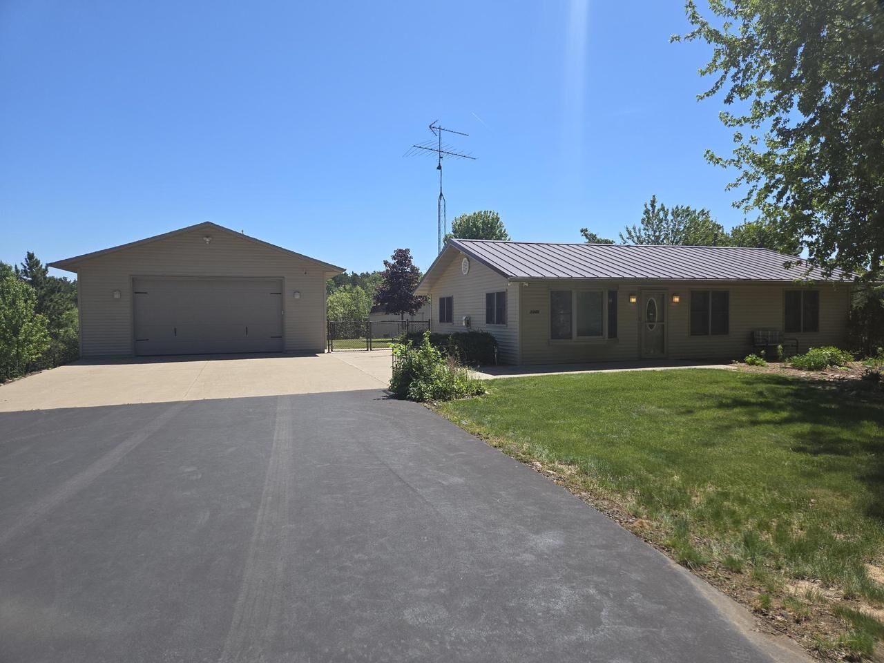 Property Photo:  2446 Mikoda Avenue  WI 53934 