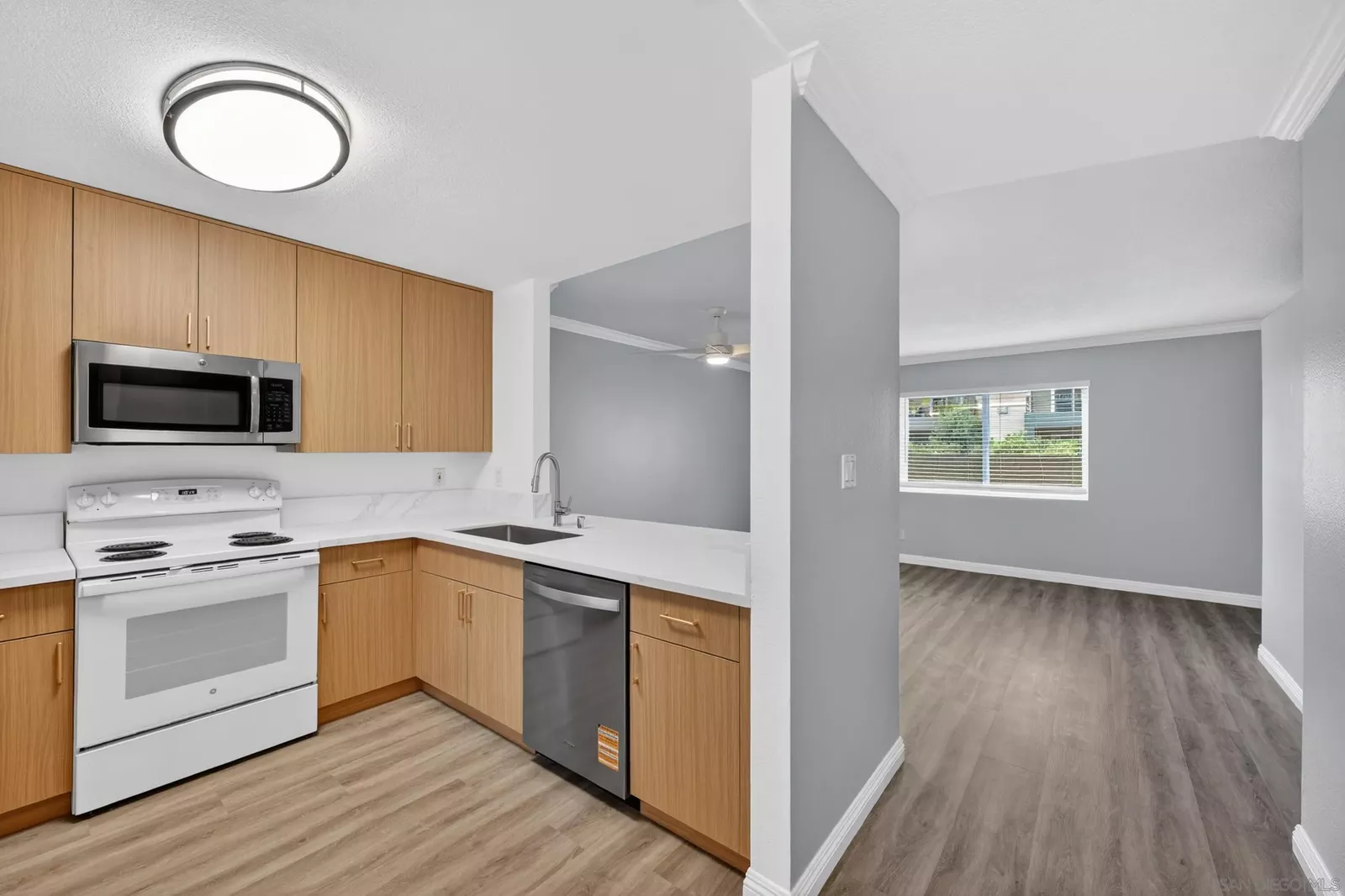Property Photo:  7545 Charmant Dr 1301  CA 92122 