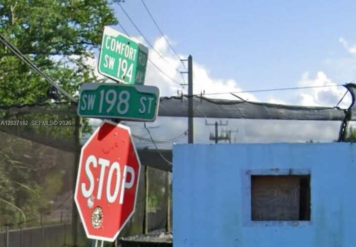 Property Photo: 19490 SW 198th St FL 33187