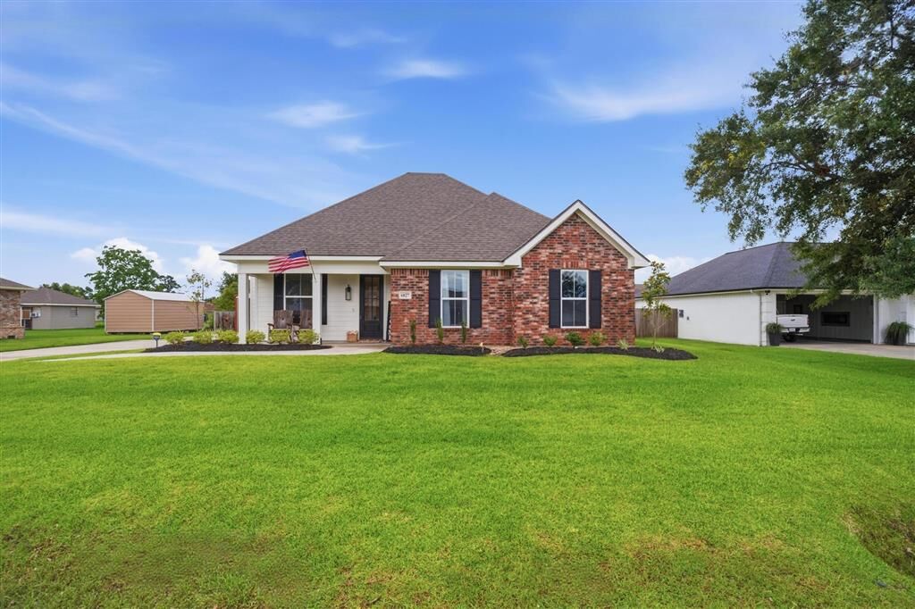 Property Photo: 6827 Sun Meadow Lane LA 70605