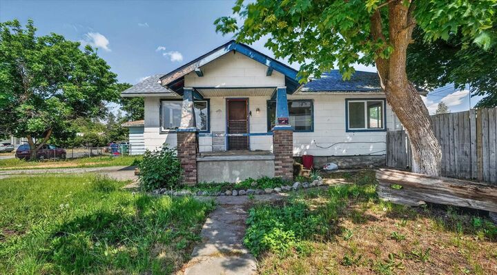 Property Photo:  5016 N Lidgerwood St  WA 99207 