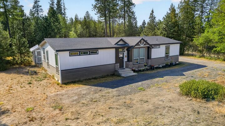 Property Photo: 28995 N Hardesty Rd WA 99003