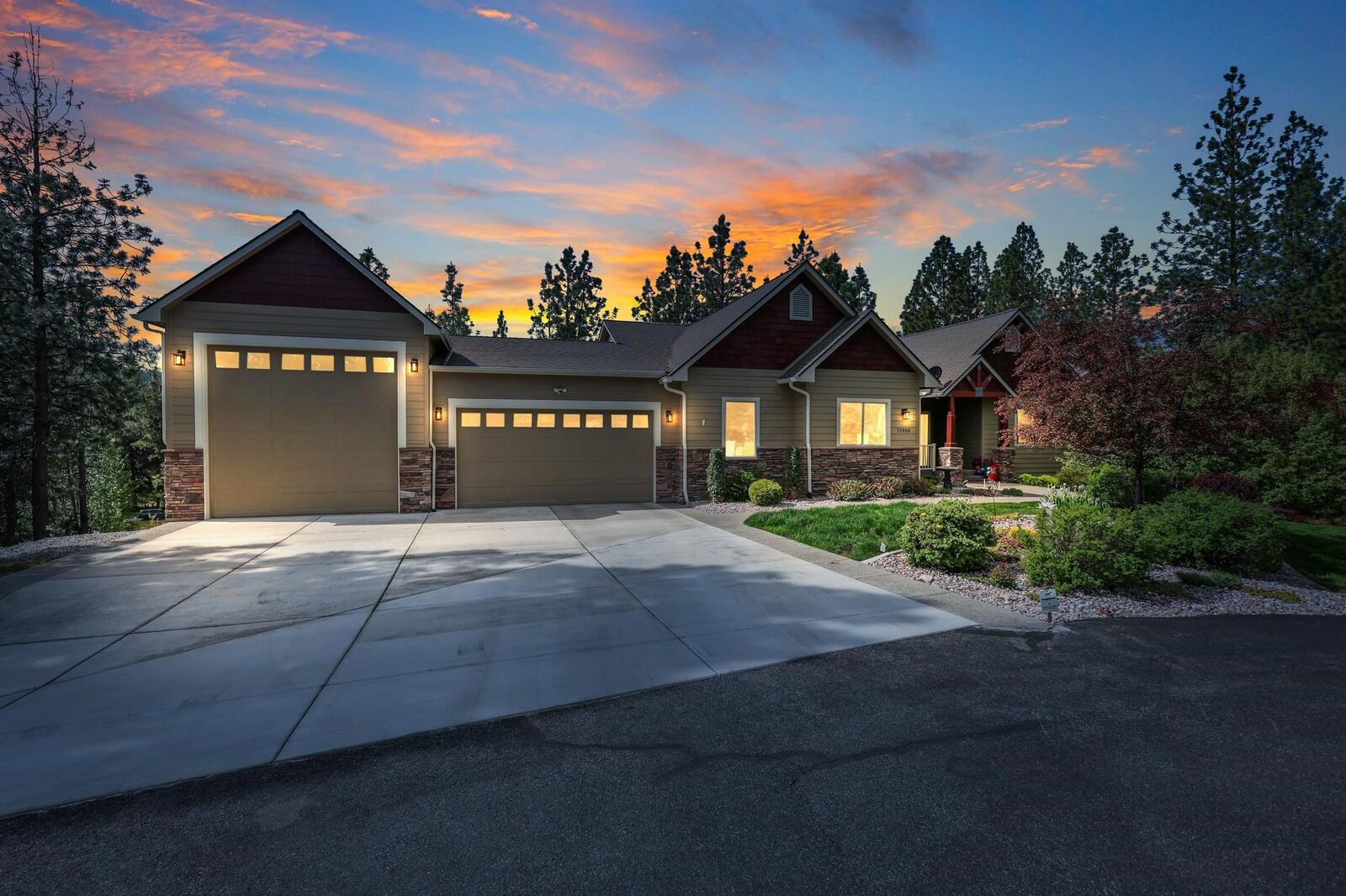 Property Photo: 13906 E 39th Ln WA 99037