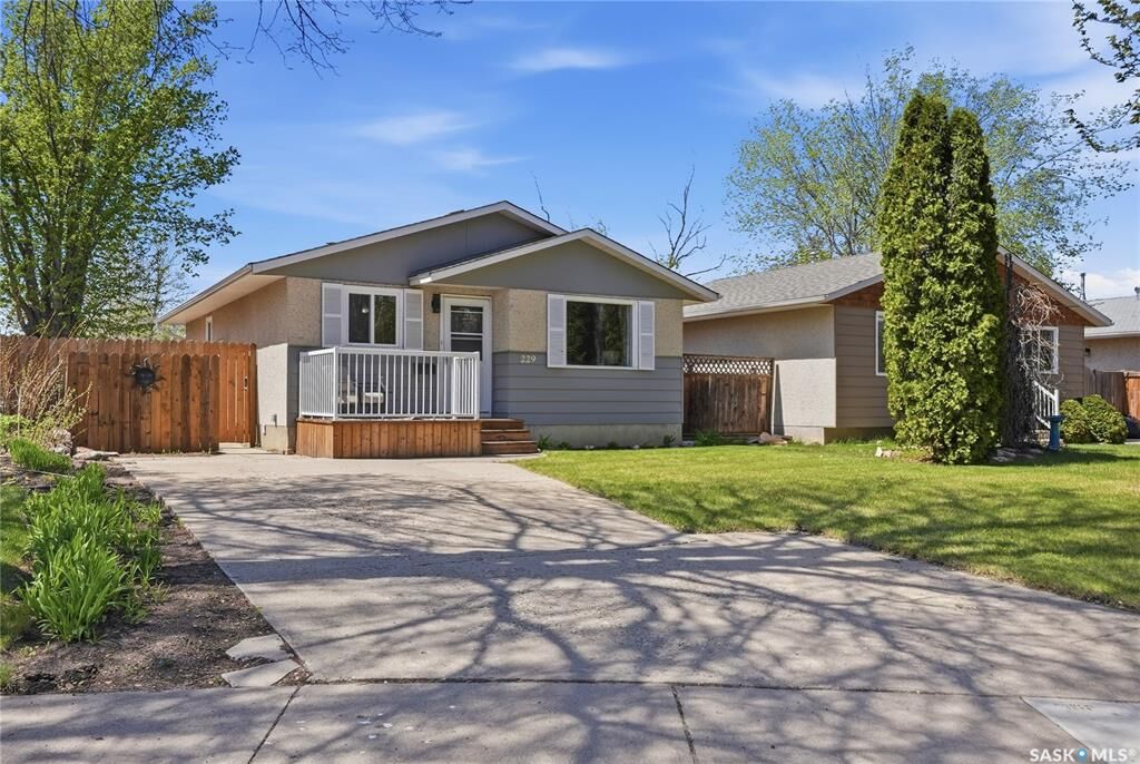Property Photo: 229 Acadia Place SK S7H 3W3