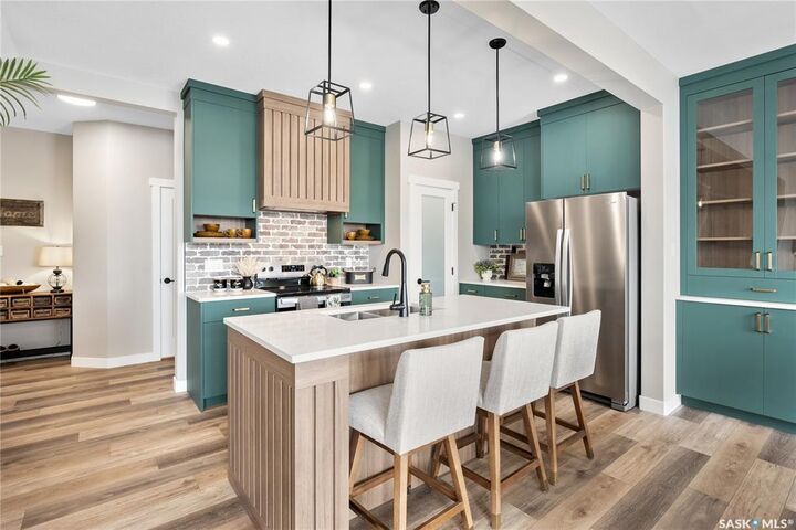 Property Photo: 423 Yuel Crescent SK S7W 1N5